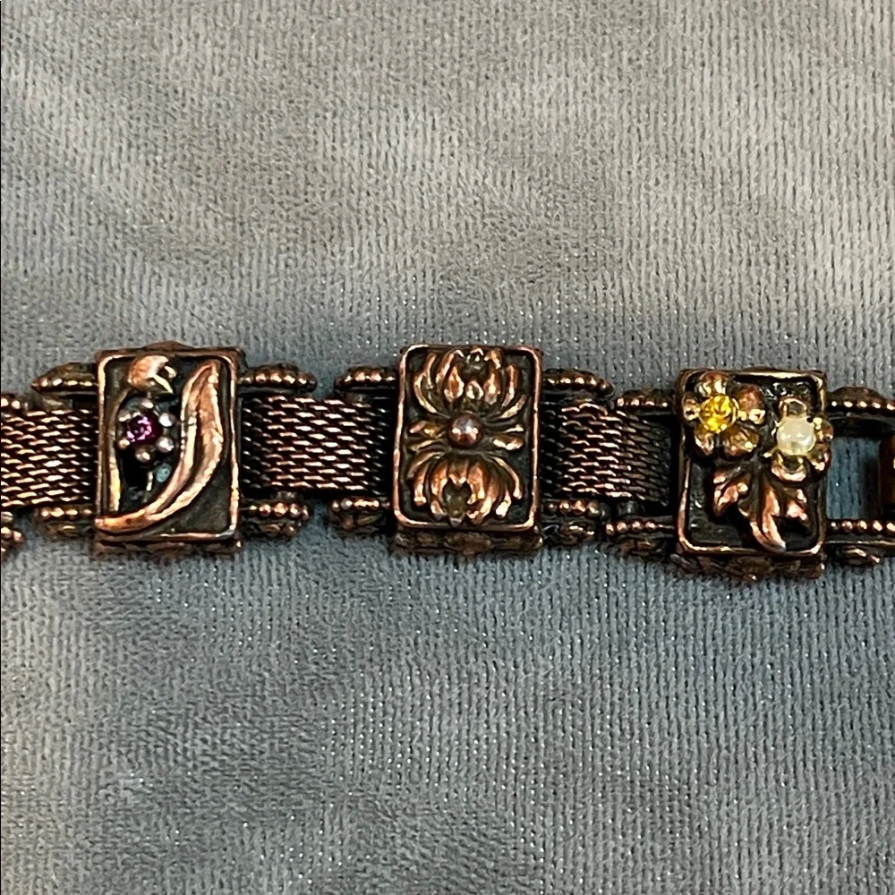 Vintage slide bracelet with floral charms & stone accents - Picture 8 of 17